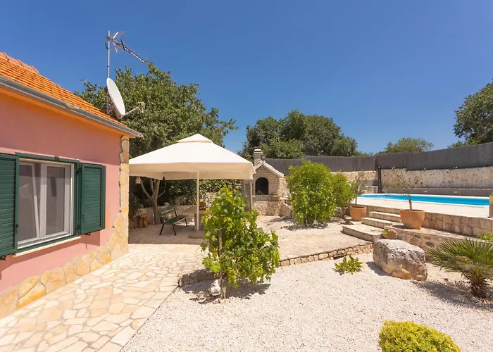 Stone Nikola アパート