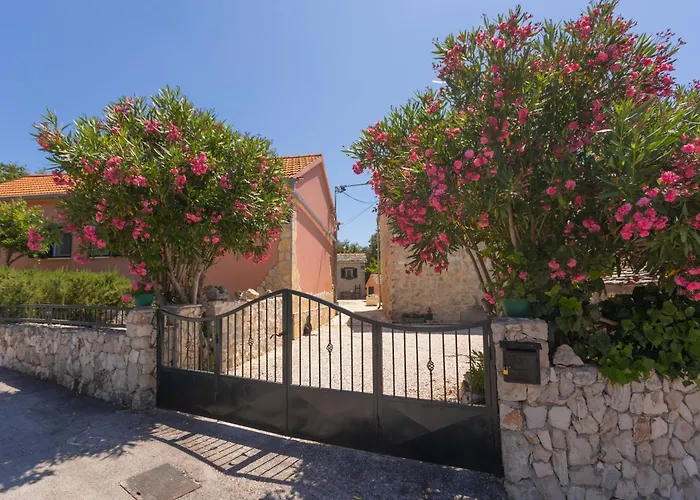 Stone Nikola アパート