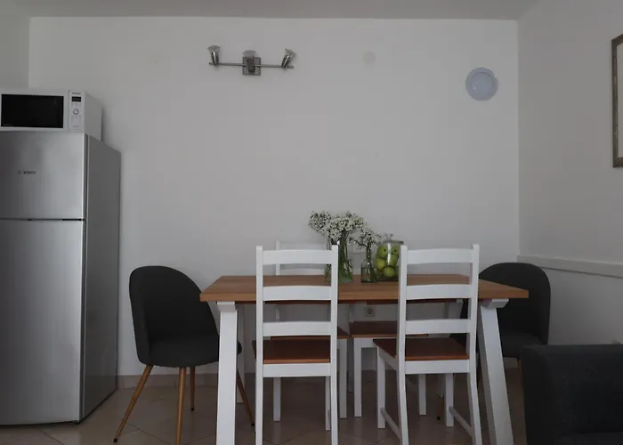 Stone Nikola アパート