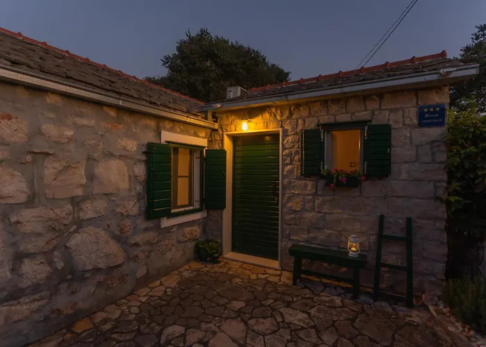 アパート Stone Nikola Podorljak